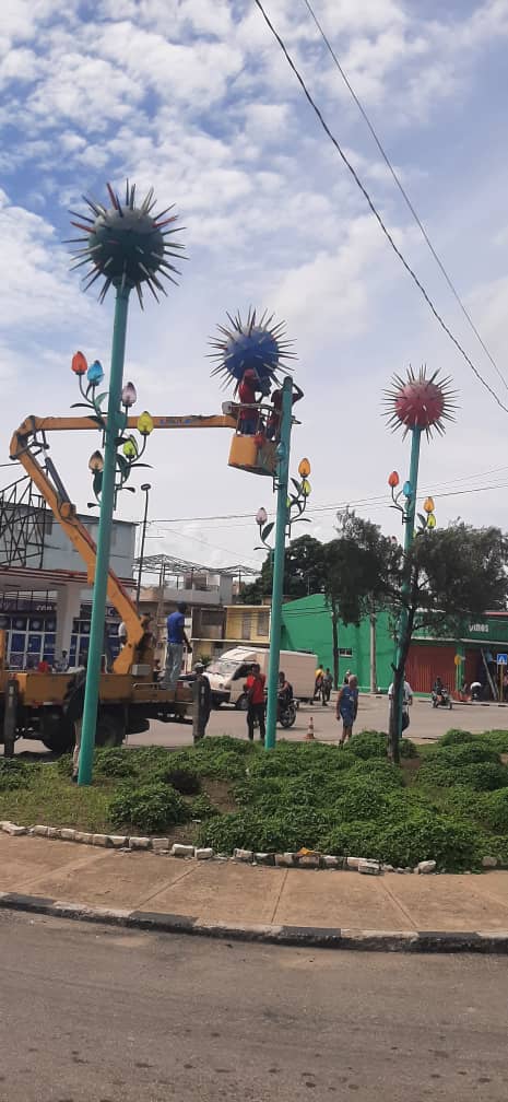 Retiran adorno de la ciudad del entorno de Ferreiro / Miguel Amado Noa Menéndez